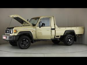 Toyota Land Cruiser 79 4.2D single cab - Image 27