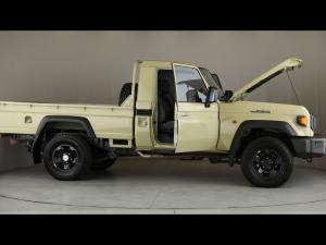 Toyota Land Cruiser 79 4.2D single cab - Image 30