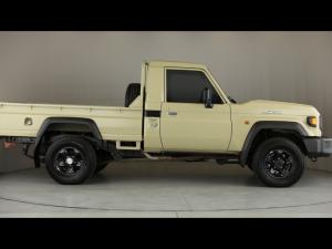 Toyota Land Cruiser 79 4.2D single cab - Image 3