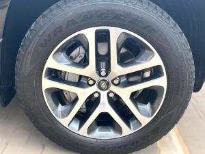 Land Rover Defender 110 D300 X-Dynamic HSE - Image 10