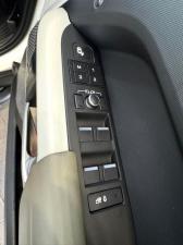 Land Rover Defender 110 D300 X-Dynamic HSE - Image 12