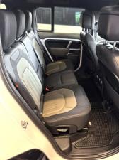 Land Rover Defender 110 D300 X-Dynamic HSE - Image 22