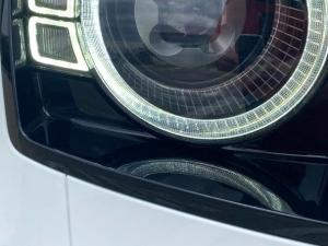 Land Rover Defender 110 D300 X-Dynamic HSE - Image 9
