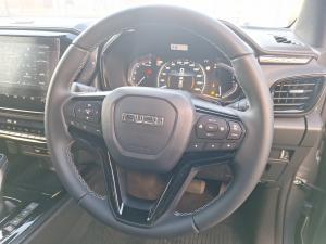 Isuzu D-Max 3.0TD double cab V-Cross 4x4 - Image 8