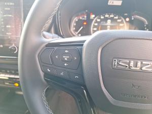 Isuzu D-Max 3.0TD double cab V-Cross 4x4 - Image 9