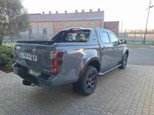 Isuzu D-Max 3.0TD double cab V-Cross 4x4 - Image 2