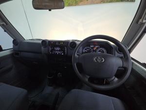 Toyota Land Cruiser 79 4.5D-4D LX V8 single cab - Image 6