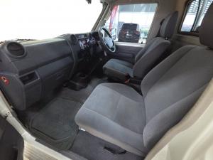 Toyota Land Cruiser 79 4.5D-4D LX V8 single cab - Image 7