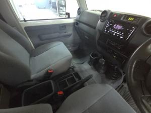 Toyota Land Cruiser 79 4.5D-4D LX V8 single cab - Image 10