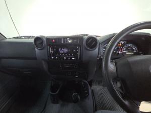 Toyota Land Cruiser 79 4.5D-4D LX V8 single cab - Image 13