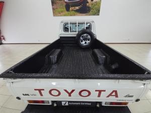 Toyota Land Cruiser 79 4.5D-4D LX V8 single cab - Image 16