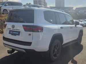 Toyota Land Cruiser 300 3.3D GR-Sport - Image 5
