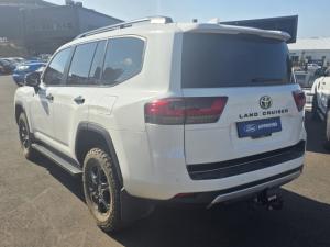Toyota Land Cruiser 300 3.3D GR-Sport - Image 6