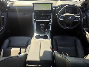 Toyota Land Cruiser 300 3.3D GR-Sport - Image 7