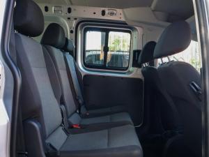 Volkswagen Caddy Maxi 2.0TDI crew bus - Image 10