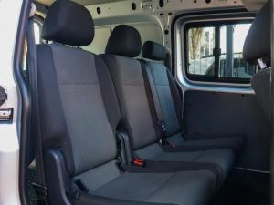 Volkswagen Caddy Maxi 2.0TDI crew bus - Image 12