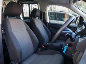 Volkswagen Caddy Maxi 2.0TDI crew bus - Image 9