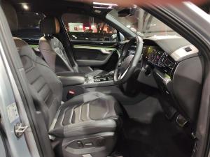 Volkswagen Touareg V6 TDI Executive R-Line - Image 18