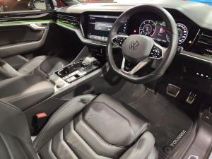 Volkswagen Touareg V6 TDI Executive R-Line - Image 19