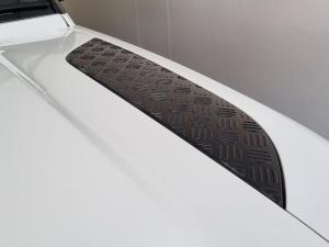 Land Rover Defender 110 D350 X-Dynamic HSE - Image 10