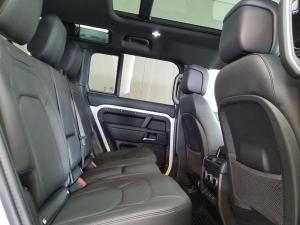 Land Rover Defender 110 D350 X-Dynamic HSE - Image 11