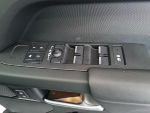 Land Rover Defender 110 D350 X-Dynamic HSE - Image 13