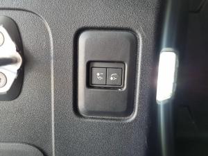 Land Rover Defender 110 D350 X-Dynamic HSE - Image 20
