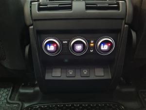 Land Rover Defender 110 D350 X-Dynamic HSE - Image 27