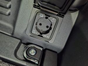 Land Rover Defender 110 D350 X-Dynamic HSE - Image 24