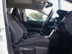 Volkswagen Polo hatch 1.0TSI Life manual - Image 9