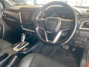 Isuzu D-Max 3.0TD double cab V-Cross 4x4 - Image 18