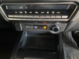 Isuzu D-Max 3.0TD double cab V-Cross 4x4 - Image 25