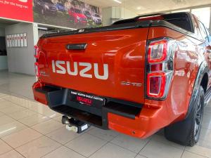 Isuzu D-Max 3.0TD double cab V-Cross 4x4 - Image 9