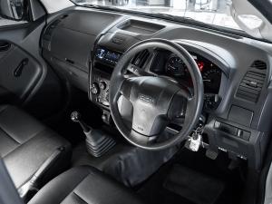 Isuzu D-Max Gen 6 250 single cab Fleetside safety - Image 12