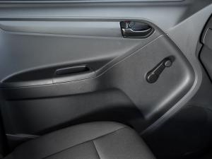 Isuzu D-Max Gen 6 250 single cab Fleetside safety - Image 15