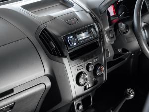 Isuzu D-Max Gen 6 250 single cab Fleetside safety - Image 19