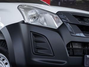 Isuzu D-Max Gen 6 250 single cab Fleetside safety - Image 3
