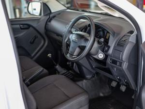 Isuzu D-Max Gen 6 250 single cab Fleetside safety - Image 5