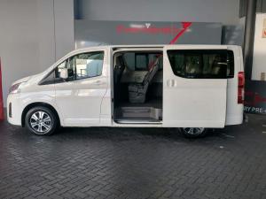 Toyota Quantum 2.8 LWB bus 11-seater GL - Image 2