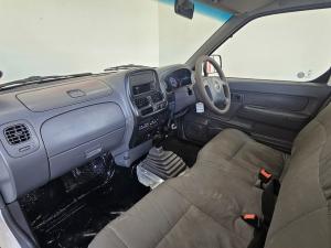 Nissan NP300 Hardbody 2 - Image 7