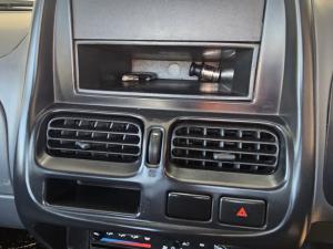 Nissan NP300 Hardbody 2 - Image 9