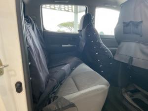Toyota Hilux 3.0D-4D double cab 4x4 Raider Dakar edition - Image 17