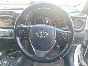 Toyota RAV4 2.2D-4D AWD VX - Image 8