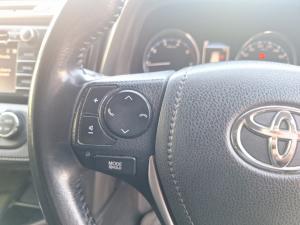 Toyota RAV4 2.2D-4D AWD VX - Image 9