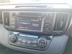 Toyota RAV4 2.2D-4D AWD VX - Image 12