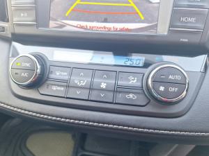 Toyota RAV4 2.2D-4D AWD VX - Image 14