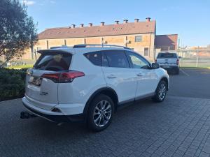 Toyota RAV4 2.2D-4D AWD VX - Image 2