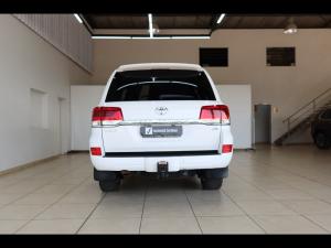 Toyota Land Cruiser 200 4.5D-4D V8 VX-R - Image 5