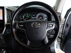 Toyota Land Cruiser 200 4.5D-4D V8 VX-R - Image 8