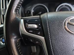 Toyota Land Cruiser 200 4.5D-4D V8 VX-R - Image 9
